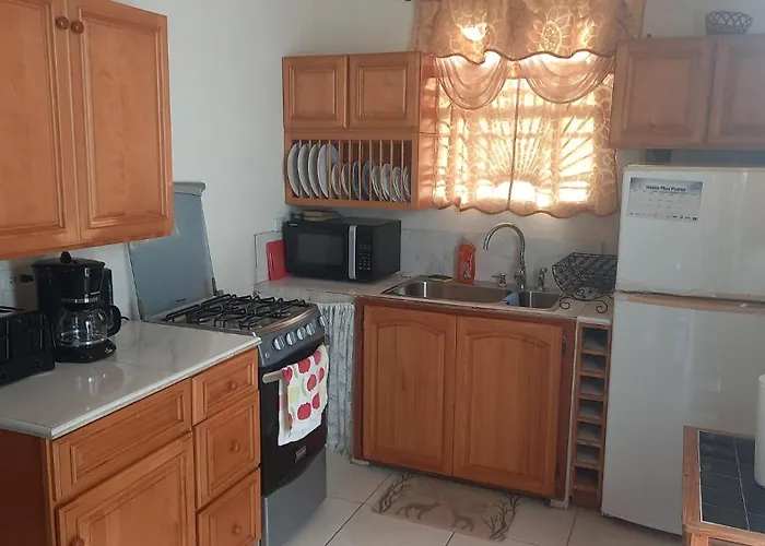 One Bedroom Apartment 1 Minute Walk To West Coast Beach!