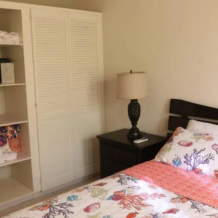 One Bedroom Apartment 1 Minute Walk To West Coast Beach! Saint James Exterior photo