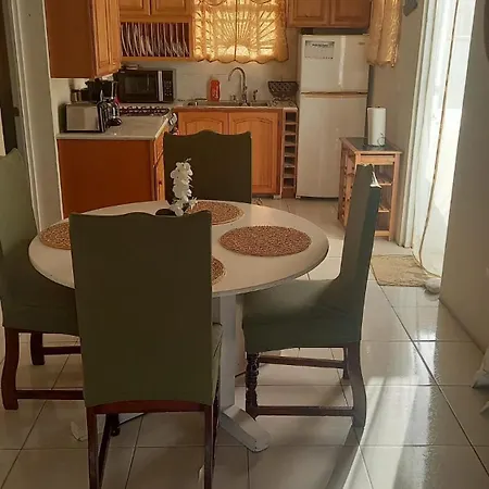 One Bedroom Apartment 1 Minute Walk To West Coast Beach! Saint James Exterior photo