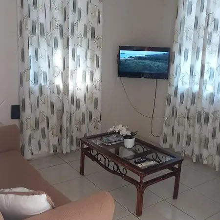 One Bedroom Apartment 1 Minute Walk To West Coast Beach! Saint James Exterior photo