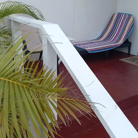 One Bedroom Apartment 1 Minute Walk To West Coast Beach! Saint James Exterior photo