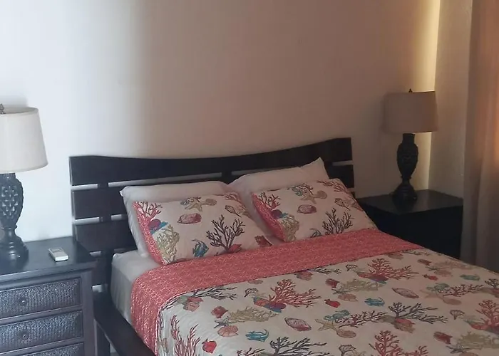 One Bedroom Apartment 1 Minute Walk To West Coast Beach!