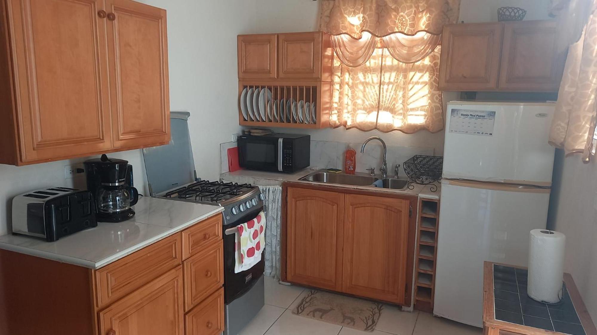 One Bedroom 1 Minute Walk To West Coast Beach! Apartamento