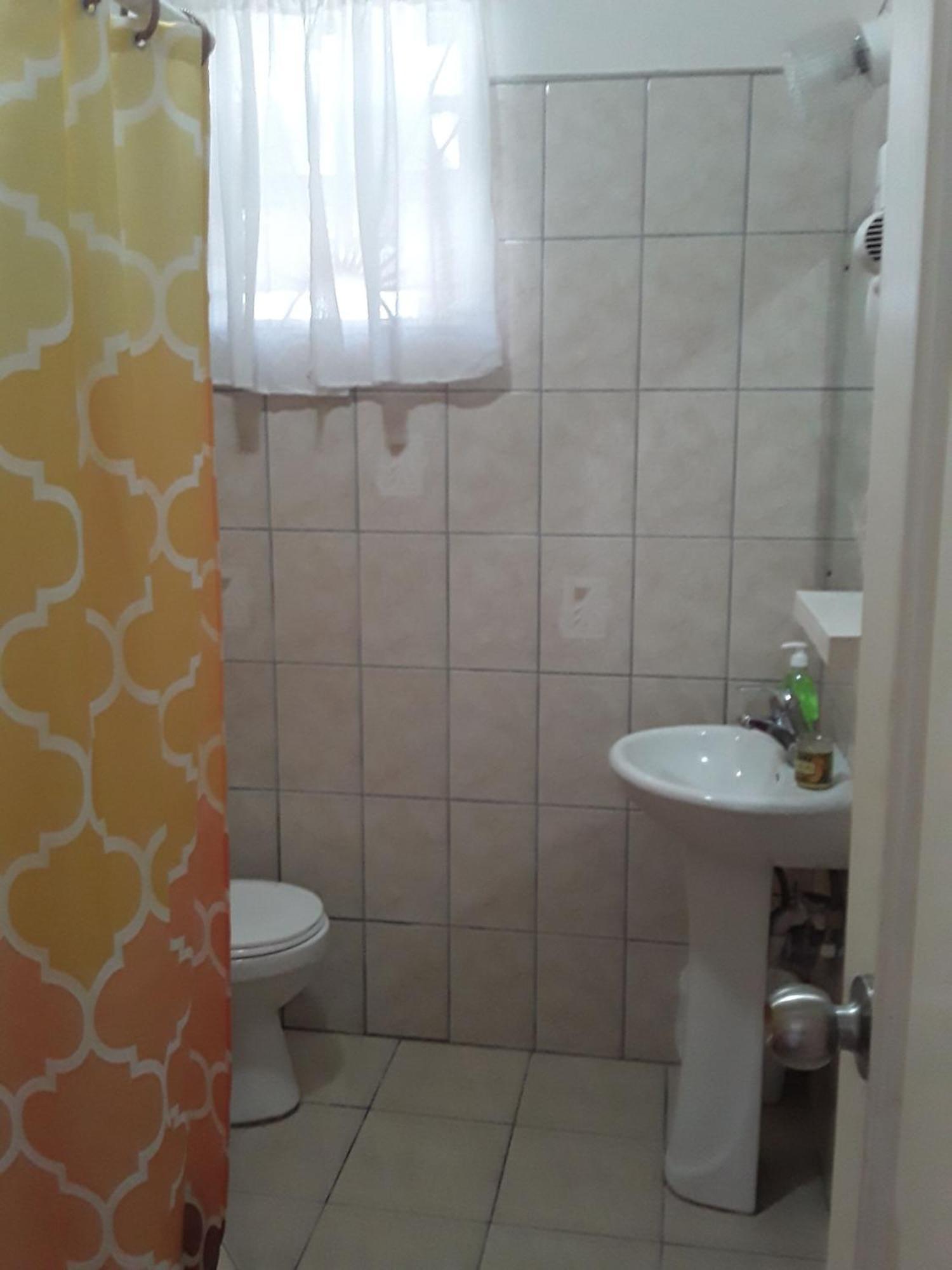 Apartamento One Bedroom 1 Minute Walk To West Coast Beach! Saint James